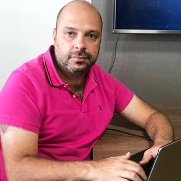 Diego Martins - Fundador e Dono da Descomplique Diego Martins - Fundador e Dono da Descomplique